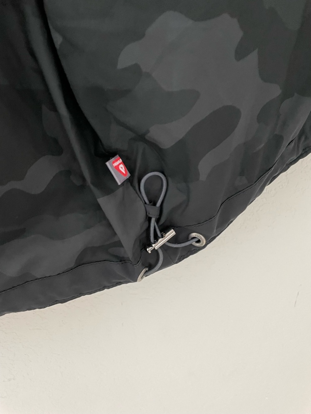 Vuori Echo Insulated Vest 2.0 Black Medium Puff - Picture 7 of 9